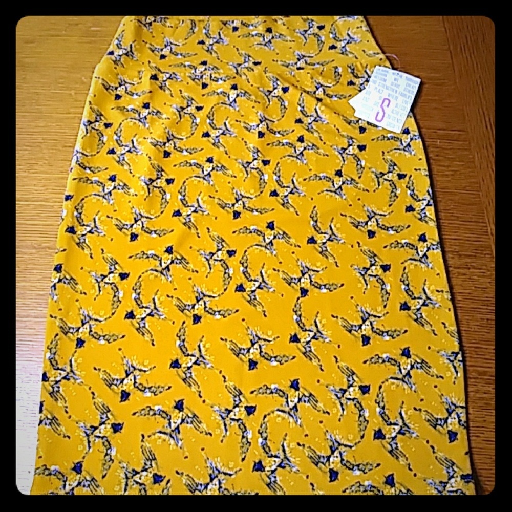 Lularoe cassie skirt (small)